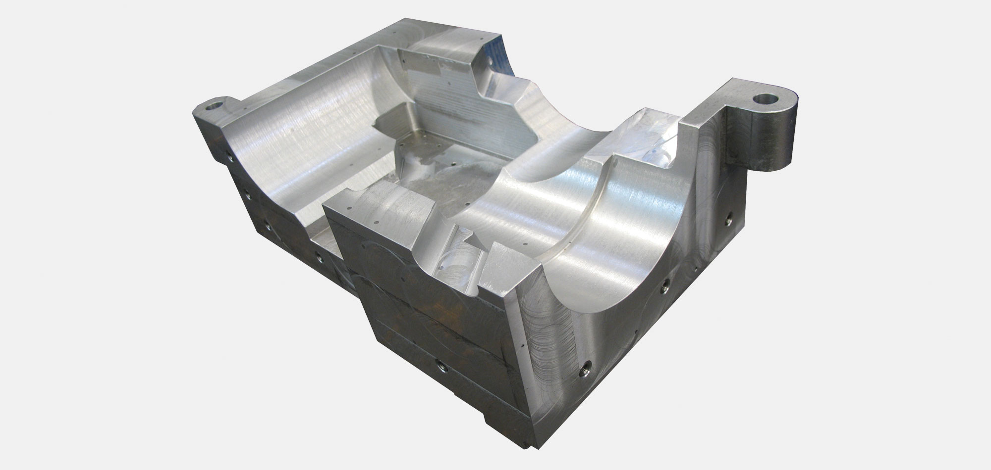 Cast Heaters kommen in der kunststoff- und gummiverarbeitenden Industrie (Extrusion) zum Einsatz. Weiterhin eignen sie sich für Siebwechsler und Filtersysteme, für Extrusionswerkzeuge, für Folienmaschinen und Blasköpfe, für Profilschweißmaschinen, für Bre
