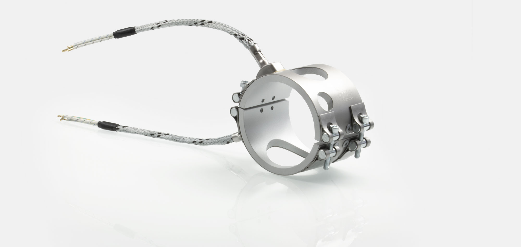 Düsenheizband, für Temperatur bis 450°C/550°C, Spitzguss, energieeffiziente Ausführung, homogener Wärmeverlauf, Bohrungen, Aussparungen, Wärmefühlerhaltung, integriertes Thermoelement, Sonderkontur, enge Einbauverhältnisse, Kabelextrusion