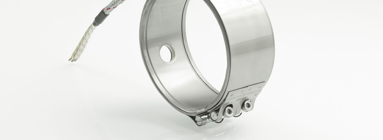 Hochleistungs-Düsenheizband, Temperatur bis 600°C, Spitzguss, Bohrungen, Aussparungen, Wärmefühlerhaltung, integriertes Thermoelement, enge Einbauverhältnisse, anspruchsvolle Materialien,  PTFE-PEEK Verarbeitung, verringerte Zykluszeiten, Kabelextrusion