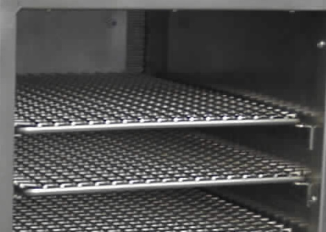 Labortrockner werden für die Forschung, Entwicklung, Medizin, Mikrobiologie und in vielen anderen industriellen Einsatzgebieten eingesetzt wie z. B. als Brutschrank, Wärmeschrank oder auch Umluftschrank. Als Mehrkammerofen kommt dieser auch in der Chemie,