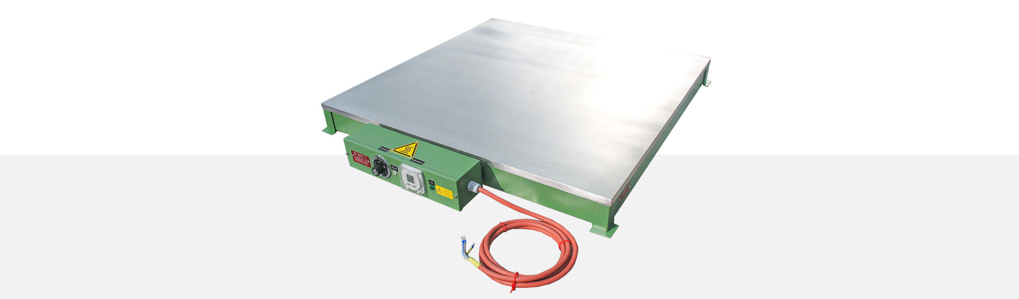 Wärmeplatten eignen sich zur Wachserwärmung, sowie zur Erwärmung von Spulenkörpern und Metallformen. Ausführungen mit Abdeckhauben verhindern die Wärmeverluste und verbessern die Temperaturverteilung auf der Wärmeplatte.